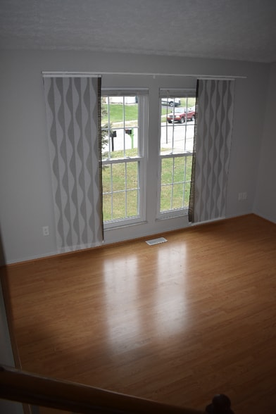 Building Photo - 3211 Southern Hills Dr