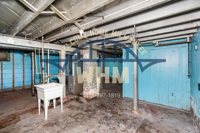 Building Photo - 3215 W Auer Ave