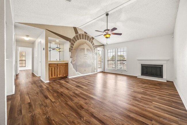 Building Photo - 1202 Thorpe Ln