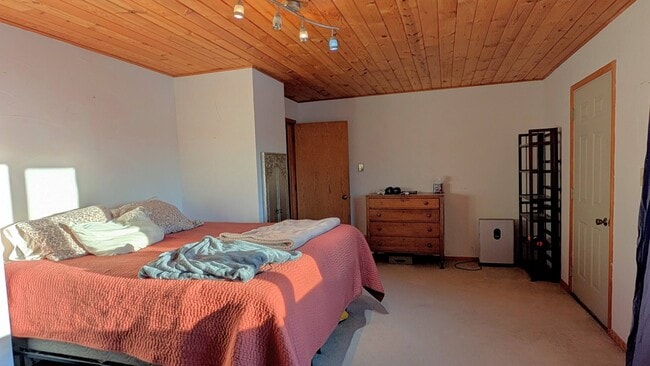 Building Photo - 1045 Dawn Dr