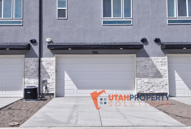 Building Photo - 1042 W 430 S