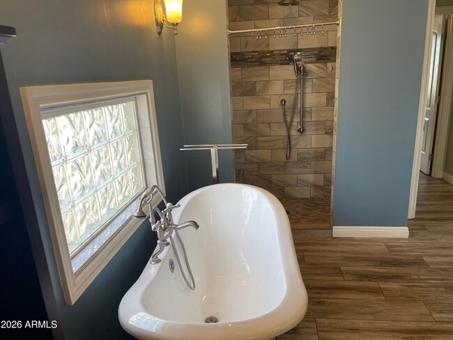 Building Photo - 3511 E Greenway Ln