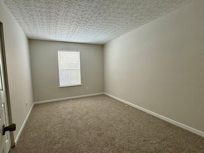 Building Photo - GOLDENVALLEY_390