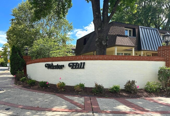 Building Photo - 411 Hampton Ct