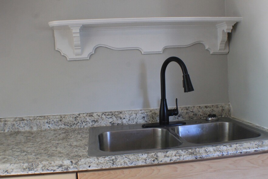 Kitchen - Remodeled countertops and Cabinets - 266 S Prospect St