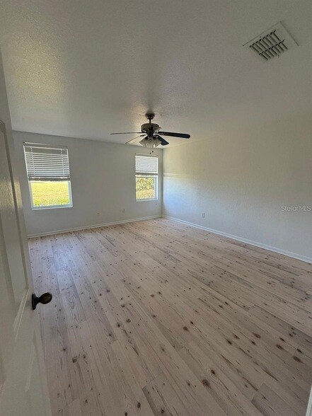 Building Photo - 6048 SW 49th Ave