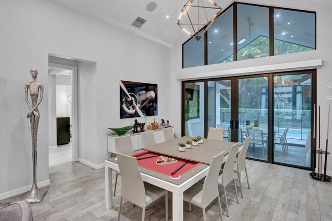 Building Photo - 5789 Hamilton Way