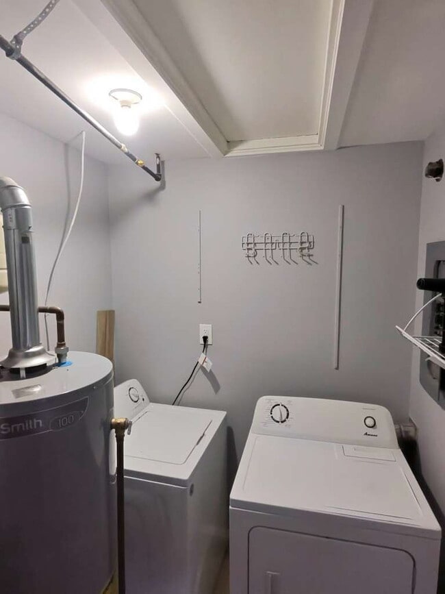 Building Photo - Freshly Updated Florissant Rental – Perfect for Families!