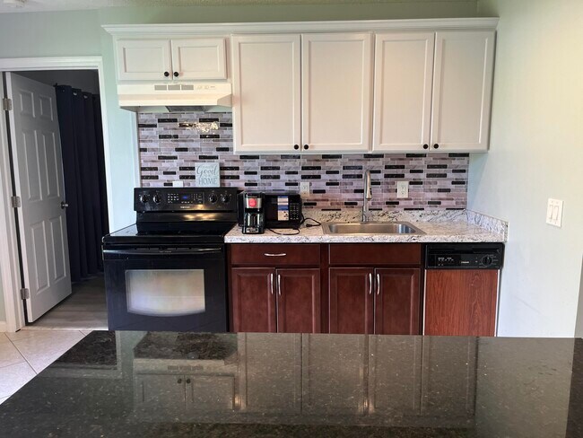 Building Photo - 491 SW Curtis St