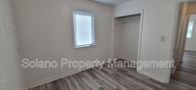 Building Photo - 460 N Washington St