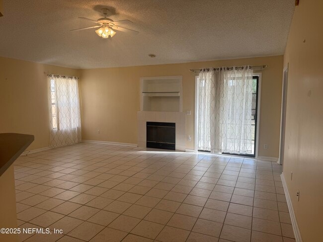 Building Photo - 7441 Carriage Side Ct