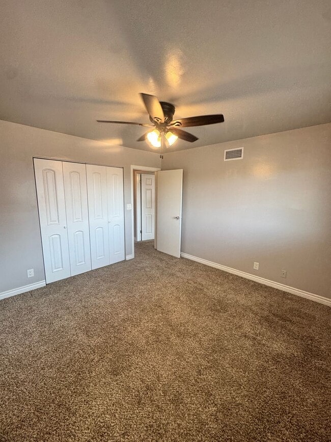 Building Photo - Spacious 2-Bedroom, 2-Bath Apartment for R...