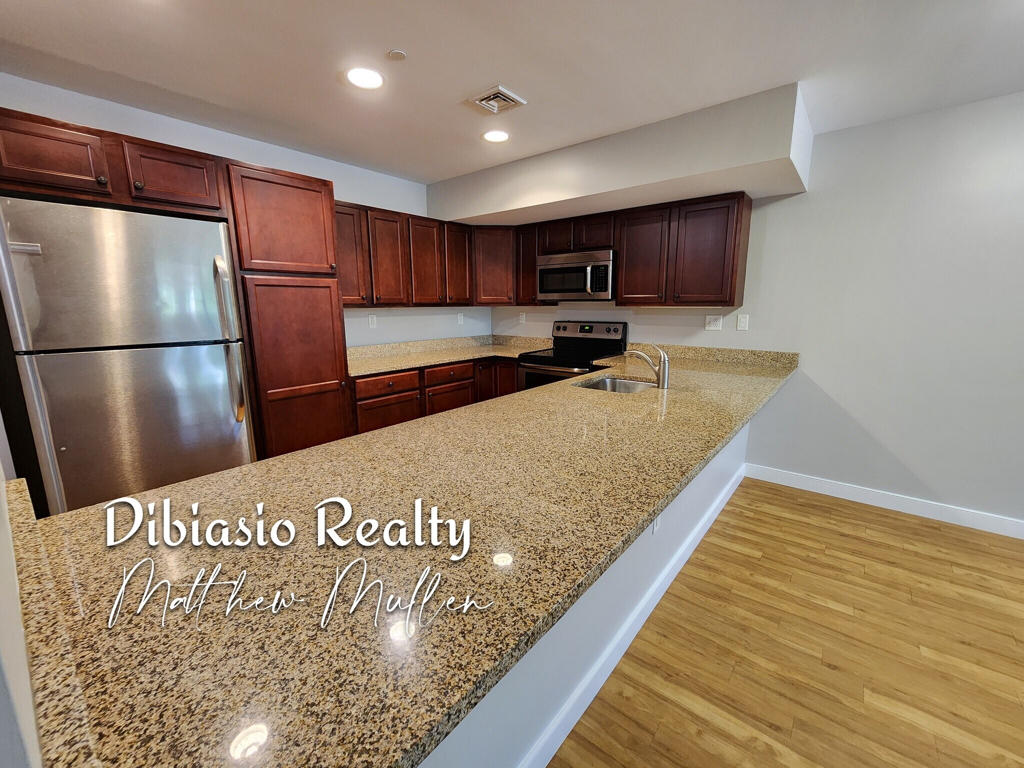 Building Photo - 19 Pond St