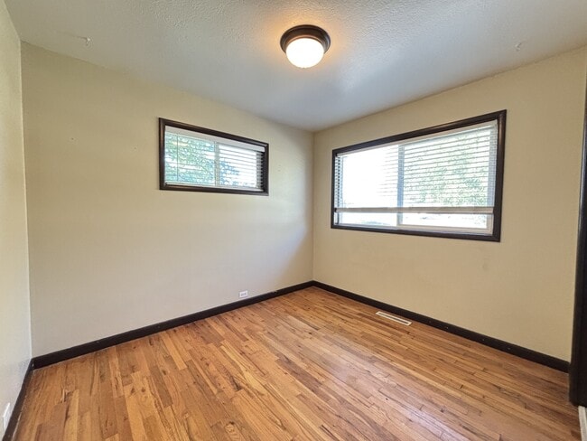Building Photo - 6917 W Randolph Dr