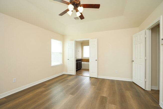 Building Photo - 9960 Golden Field Ln