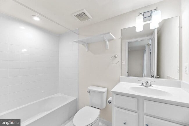 Building Photo - 43858 Eucalyptus Way
