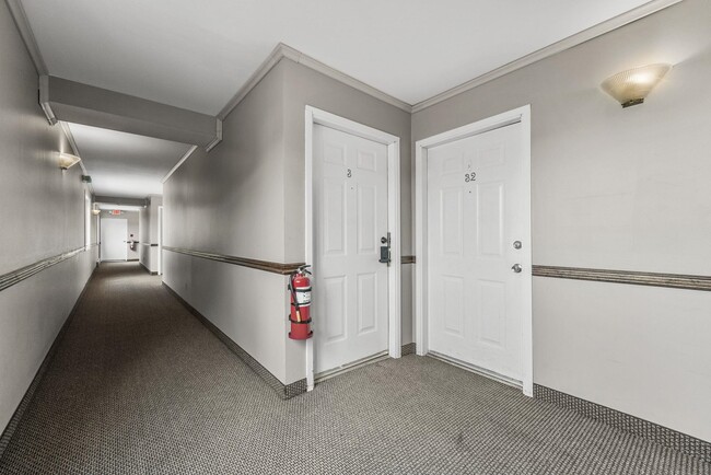 Building Photo - 456 9th St