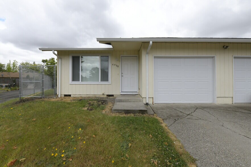 Primary Photo - 4898 Chinook Ct SE