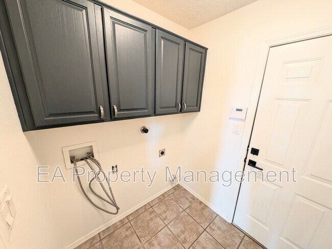 Building Photo - 363 Pinon Creek Rd SE