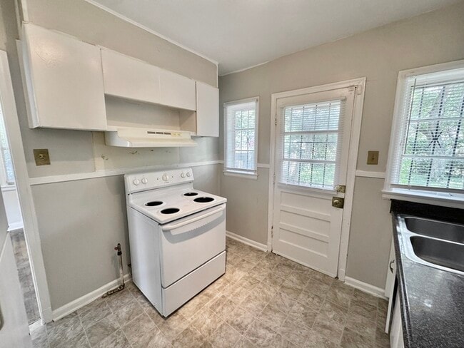 Building Photo - 1068 Railton Rd