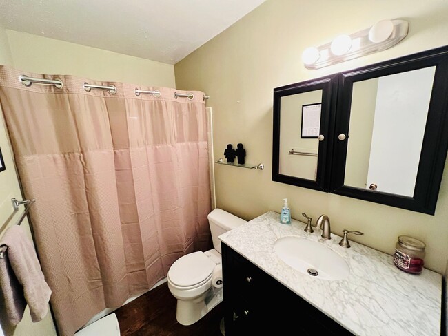 Building Photo - $0 DEPOSIT OPTION, TWO STORY TOWNHOME, CARPORT, NEW FLOORING, STORAGE, PRIMARY BED/BATH, A/C