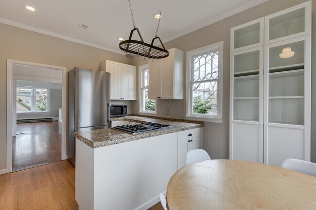 Building Photo - Rare & Charming Upper Queen Anne Home Available July!