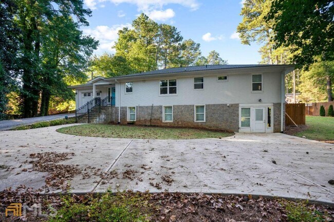 Building Photo - 1841 Gainsborough Dr