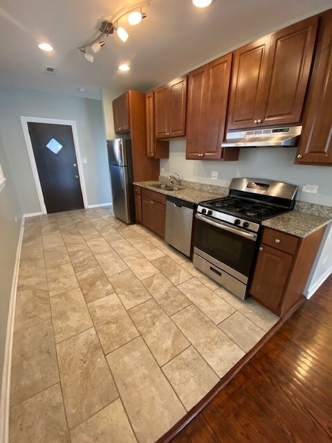 Building Photo - 5114 N Kimball Ave