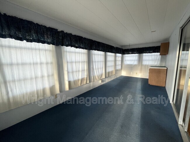 Building Photo - 2050 Lullaby Dr