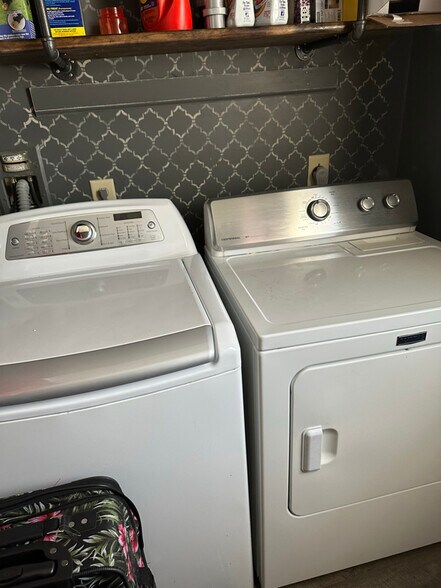 Building Photo - 754 Duanesburg Rd