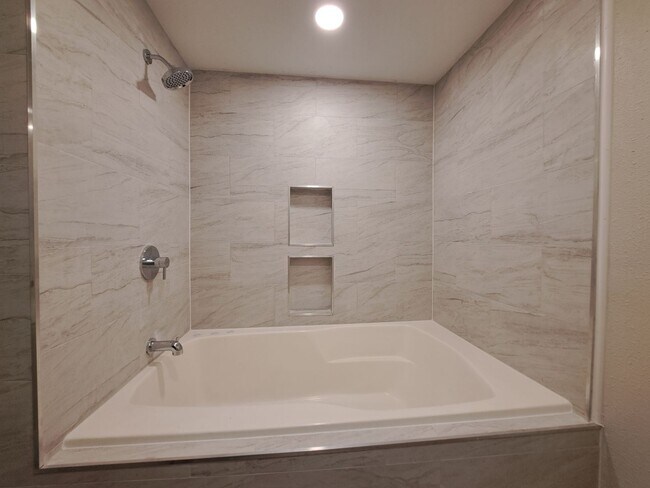 Building Photo - Nicely Renovated 3BR/2BA Mobile Home in Ba...