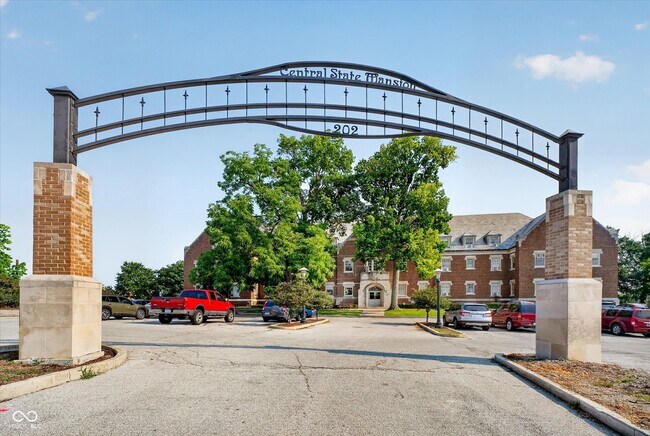 Building Photo - 350 Steeples Blvd