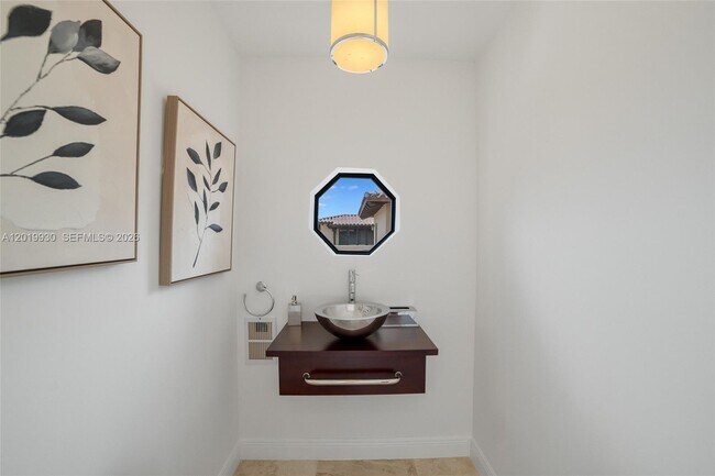 Building Photo - 6226 Paradise Point Dr