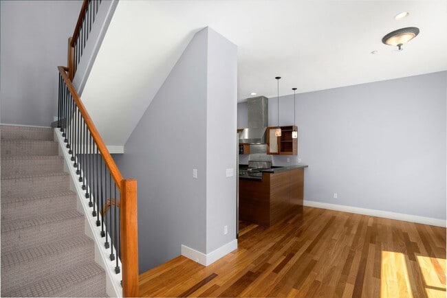 Building Photo - 2034 NW 16th Ave