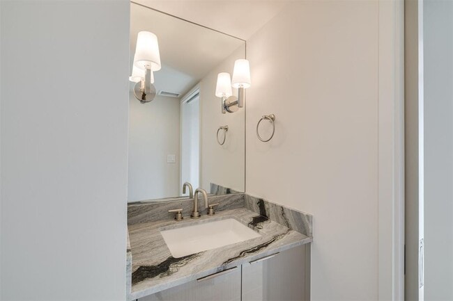 Building Photo - 1303 N Dewey Ave