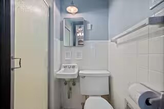 Building Photo - 601 Prytania Ave
