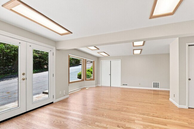 Building Photo - Million Dollar Views! Available Now!