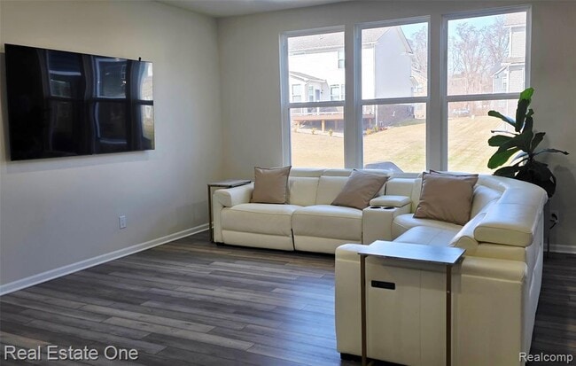 Building Photo - 2720 Tulip Wy