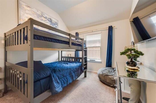 Building Photo - 4920 Sassafras Dr