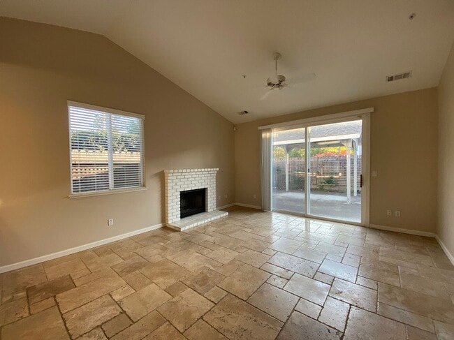Building Photo - Beautiful Three Bedroom Single Level Napa Home