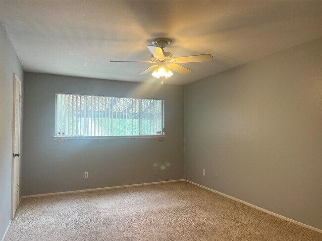 Building Photo - 13004 Trail Hollow Dr