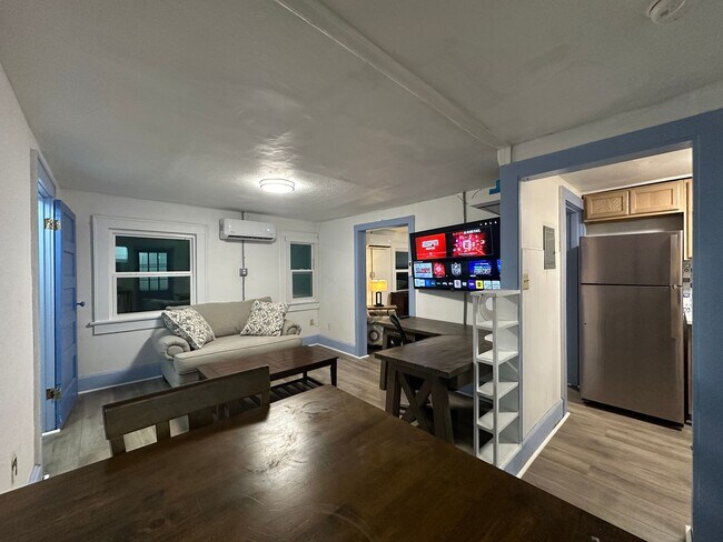 Building Photo - Upstairs apartment near United Regional Hospital