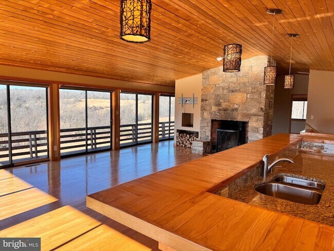 Building Photo - 72 Jordans Rd