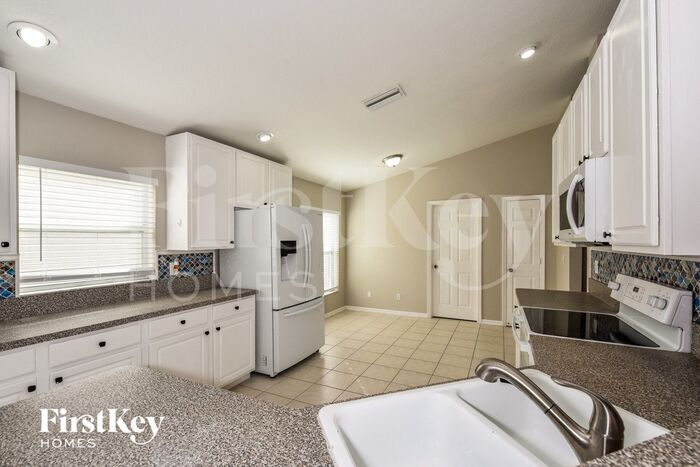 Building Photo - 9783 Gladiolus Bulb Loop