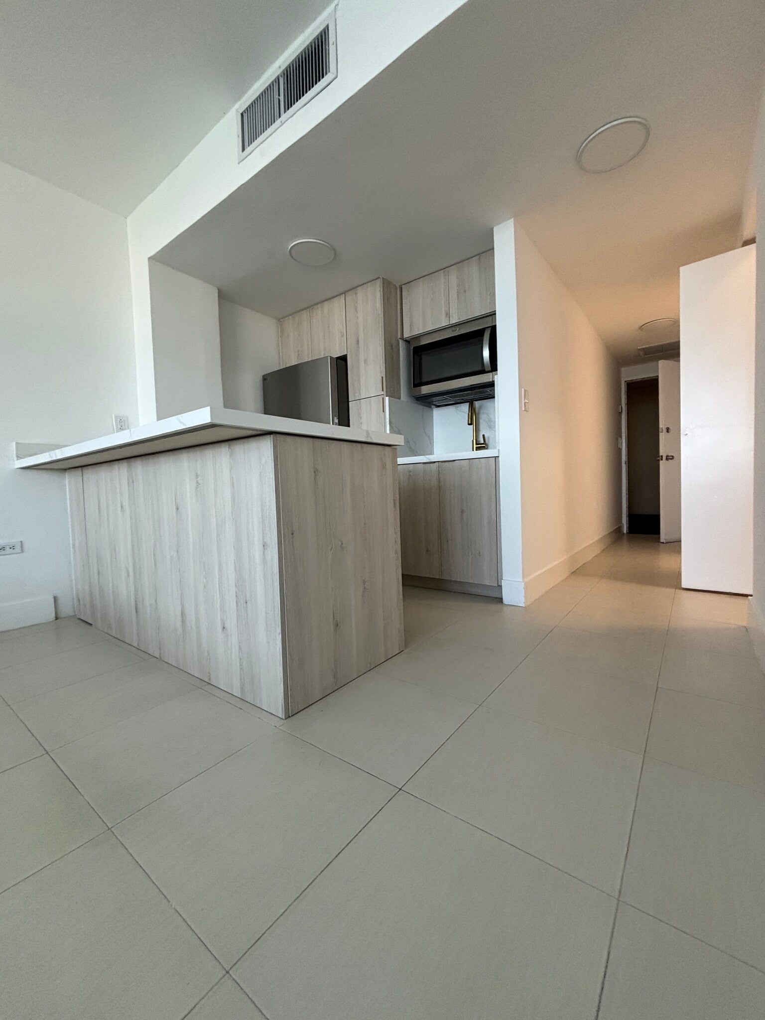 Building Photo - 905 Brickell Bay Dr