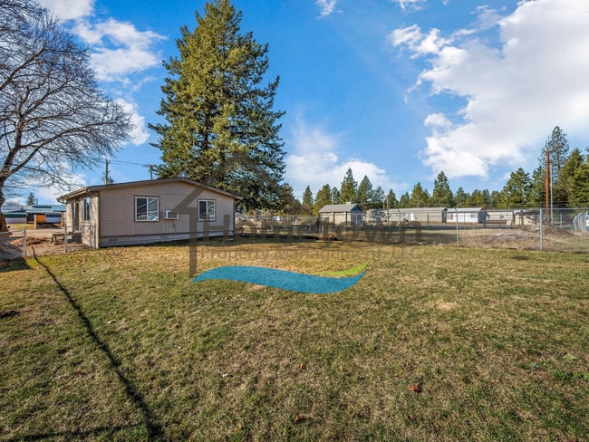 Building Photo - 2 Bedroom 1 Bathroom Home with Off-Street Parking Available in Athol!