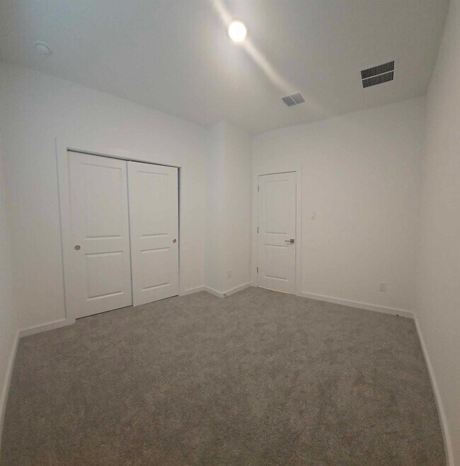 Building Photo - 8442 Bay Oaks Dr