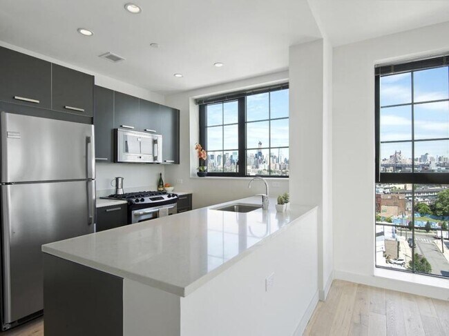 Building Photo - 2 bedroom in LONG ISLAND CITY NY 11101