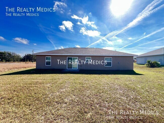 Building Photo - 53 Maple Dr