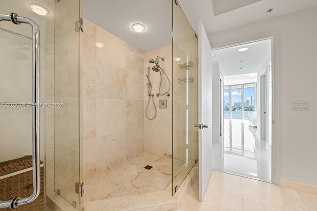 Building Photo - 17301 Biscayne Blvd